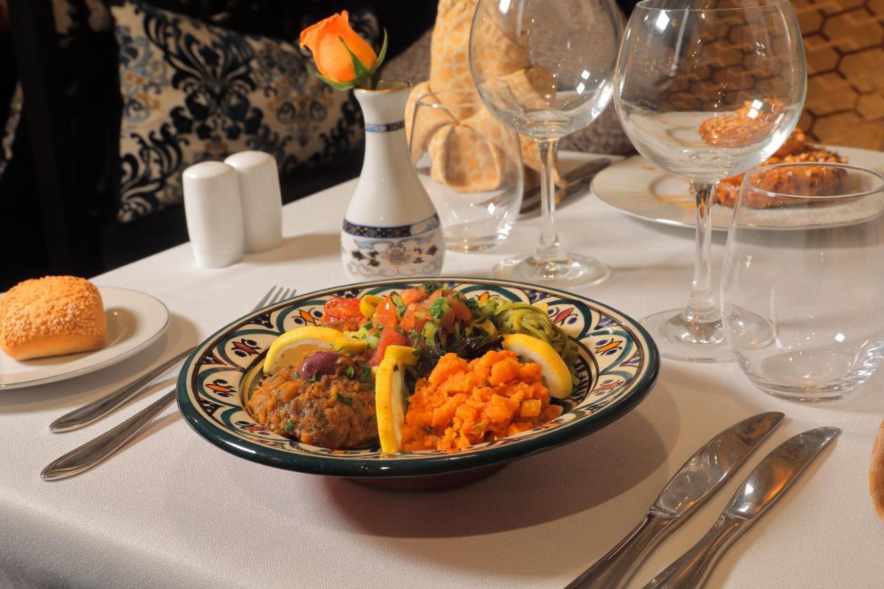 Le Palace D'Anfa Касабланка Экстерьер фото A Moroccan dish